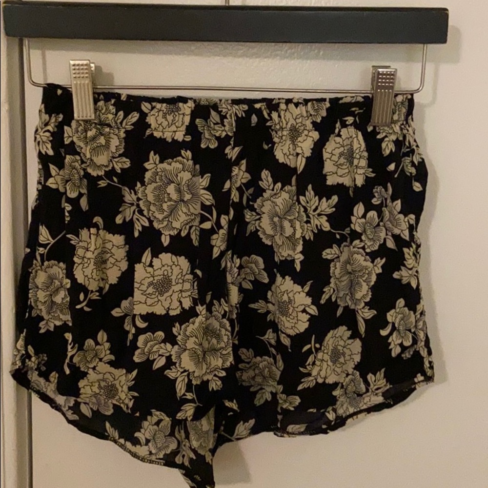 Brandy Melville Flowy shorts
